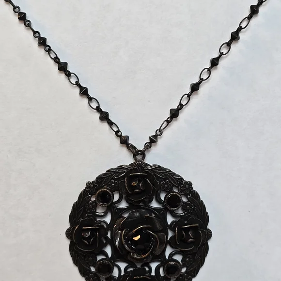 LIZ PALACIOS Black ROSE Pendant Necklace - Picture 2 of 10